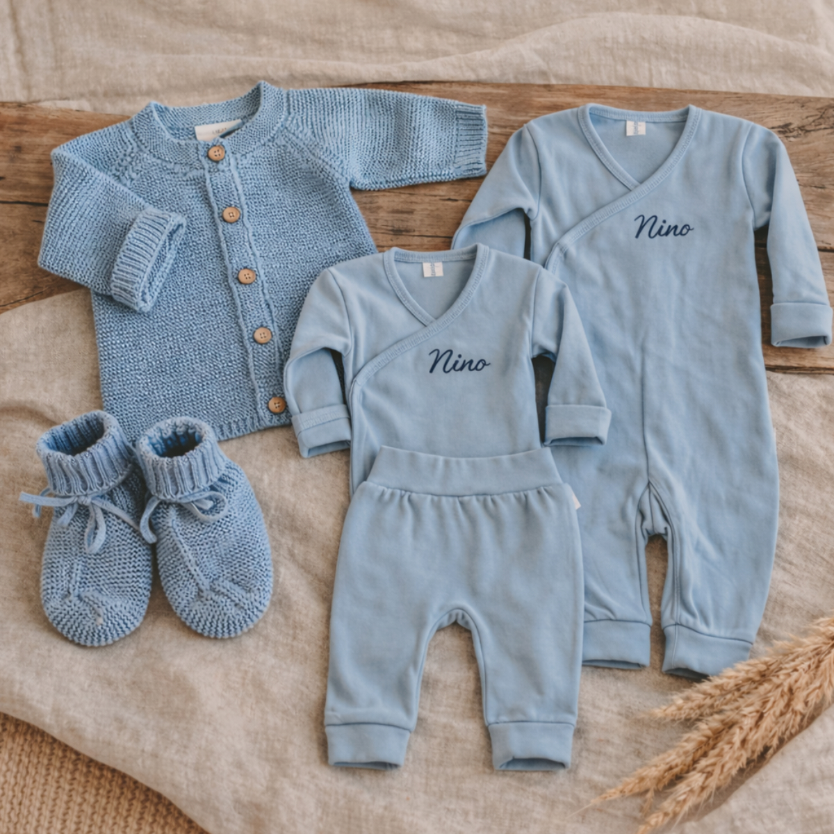 baby clothing, blaues set, gestrickte cardigan, soft fleece, .booties