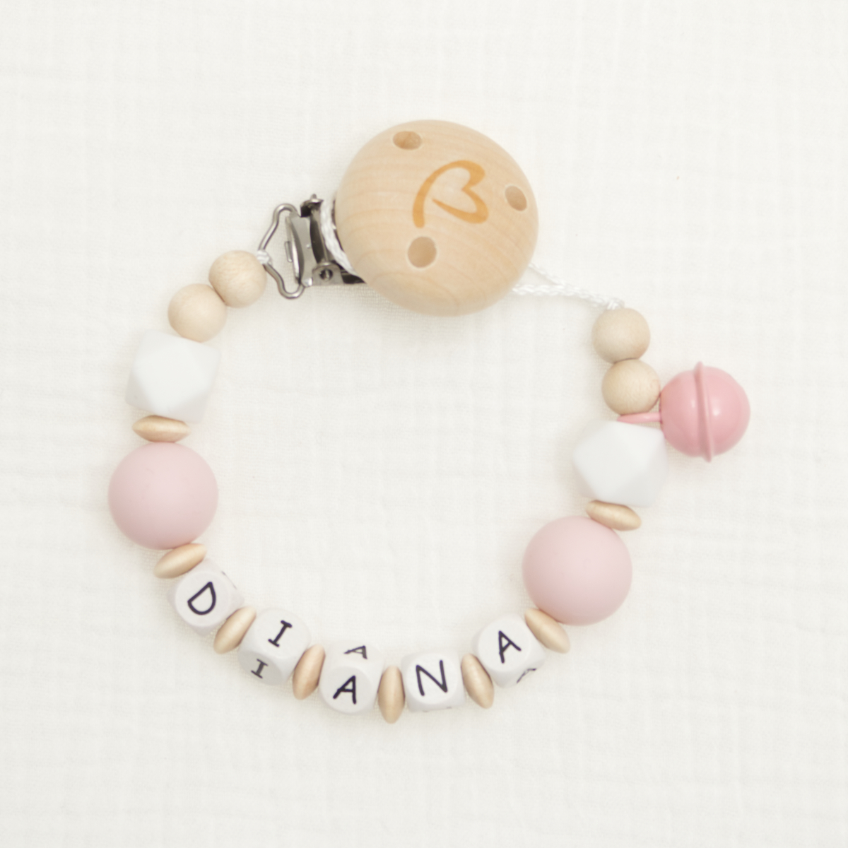 baby rattle, Holzperlen, Rosenfarbene Perlen, Buchstabenperlen, Diiana-Armband