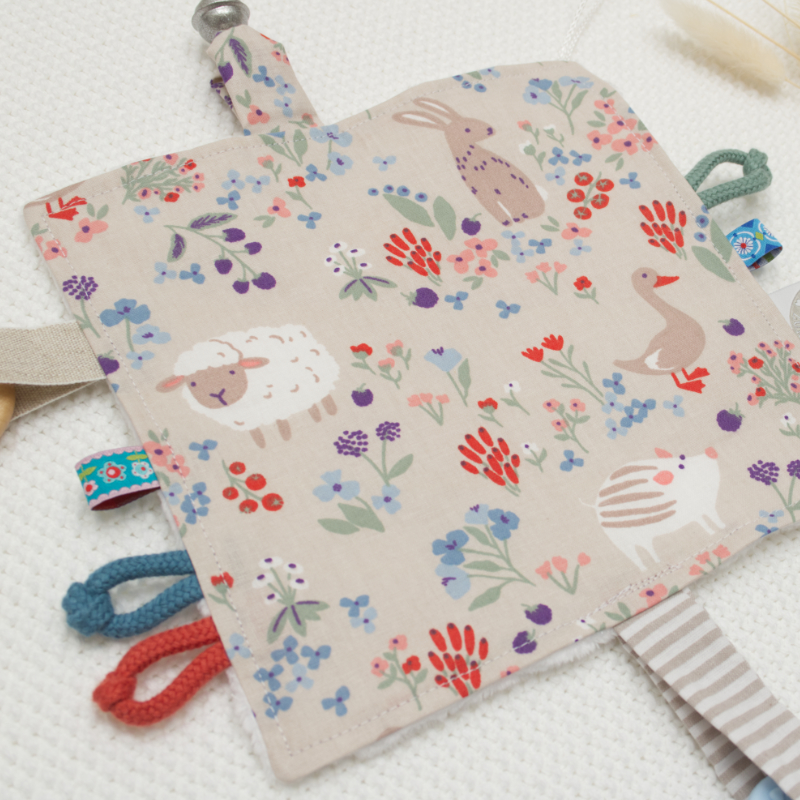 Kinderbuch, Stoffbuch, Spielmatte, Tiermuster, Blumenmuster