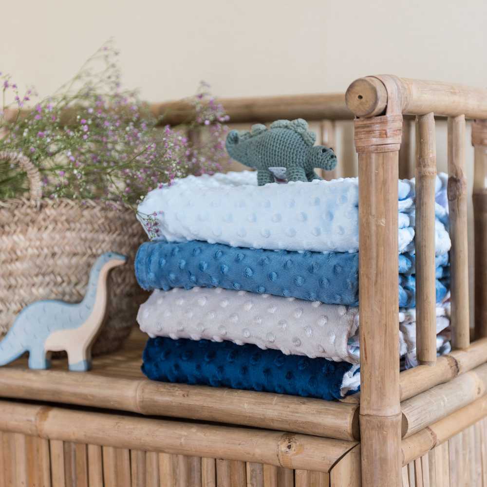 Babydecke, Minky-Decke, Waffelmuster, Blau, Spielzeugfigur