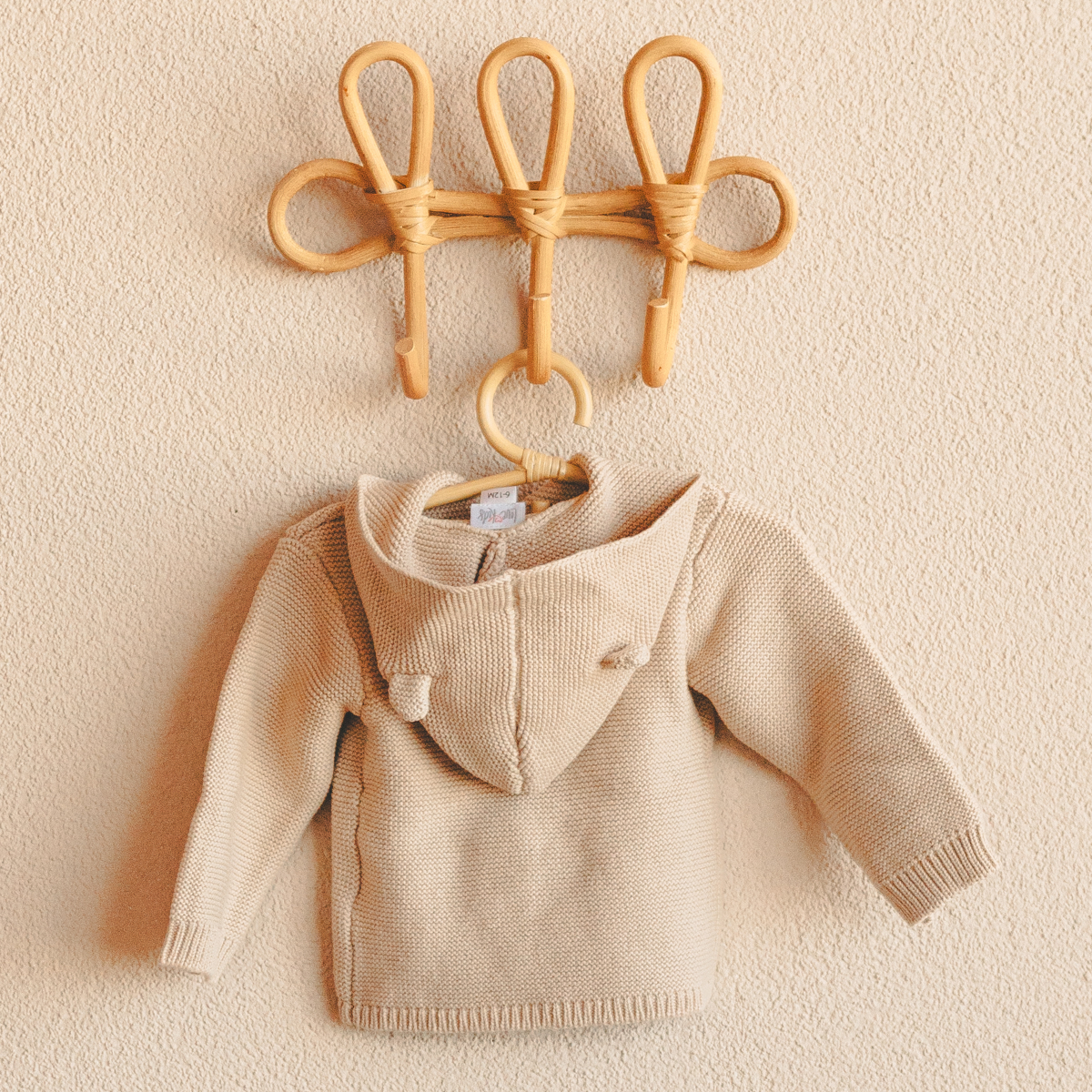 Kinderjacke, Sweater, Hoodie, Holzhalter, Naturfarbe