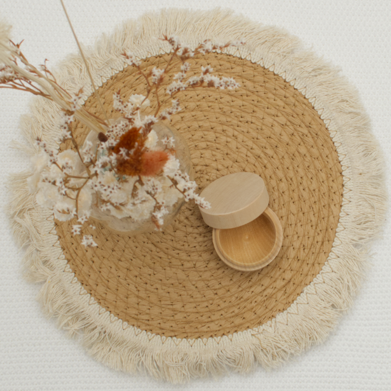 Schnittblume, Deko, Holzdose, Strohtopf, Runder Webteppich