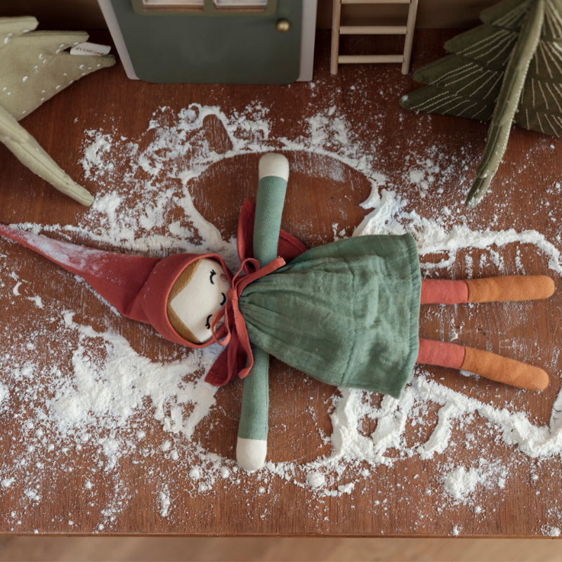 Stoffpuppe, Puppenfigur, Kleidung, Kopfscarf, Holztisch