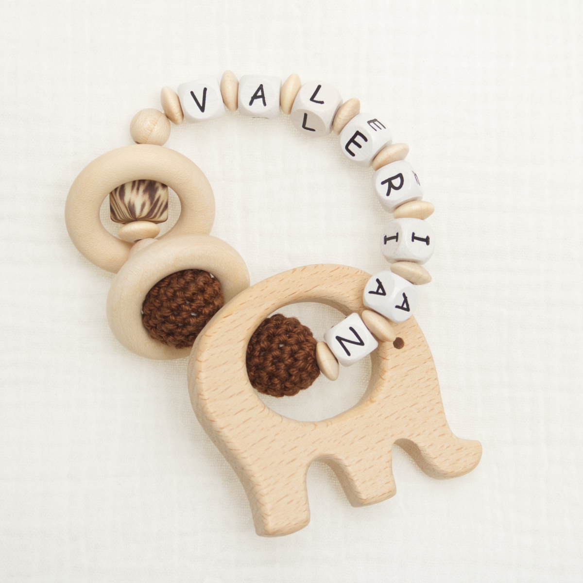 holzspielzeug, babyrackel, elefant, perlenkette, wooden toy