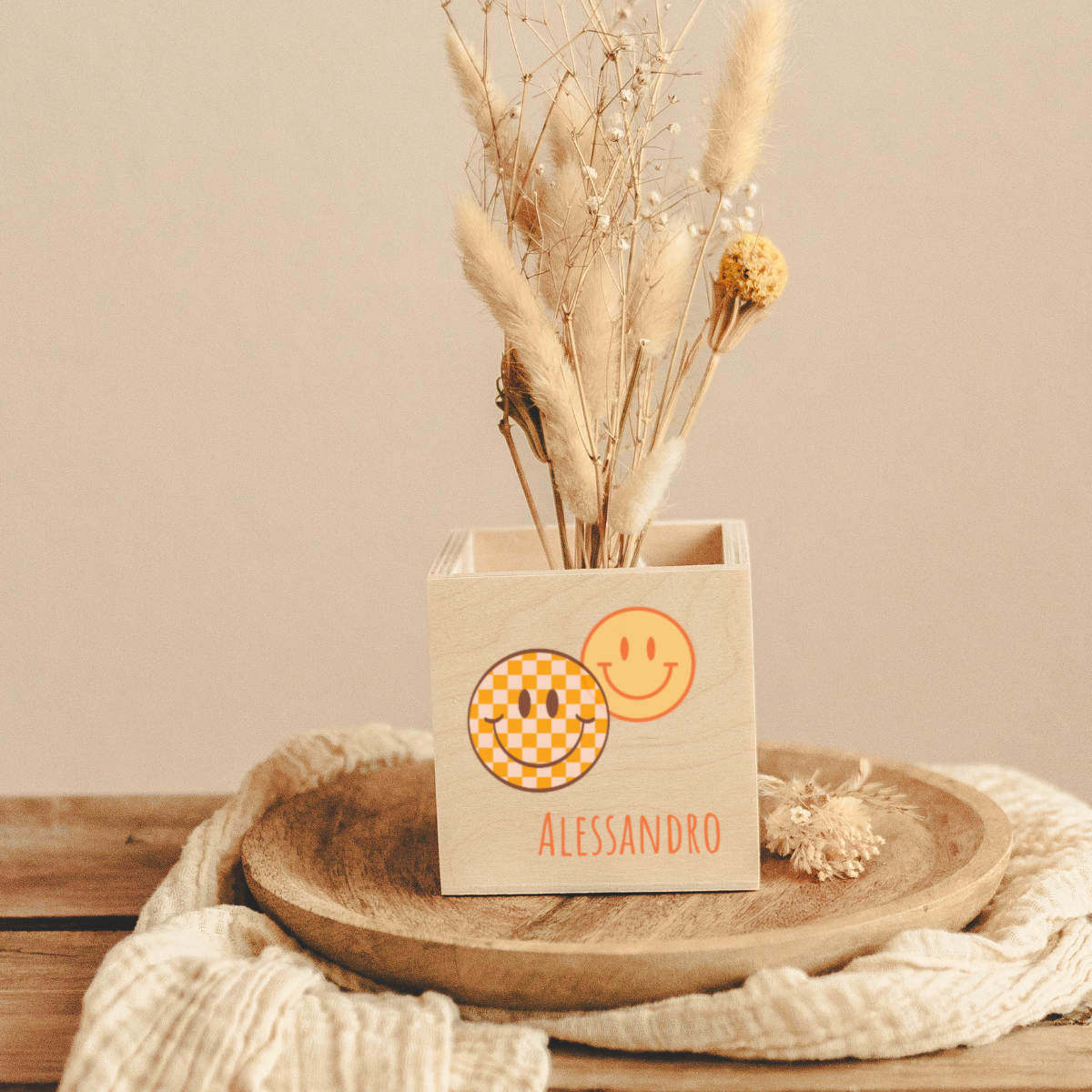holzbox, blumenarrangement, diy-deko, kerzenhalter, smiley-aufkleber