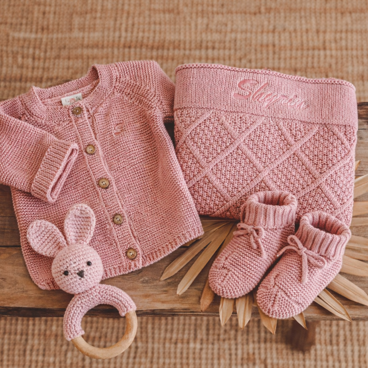 Strickjacke, Babyset, Knöpfe, Babykleidung, Babyschuhe