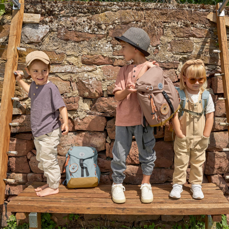 Kinderbackpack, Rucksack, Sommeroutfit, Hut, Sandalen