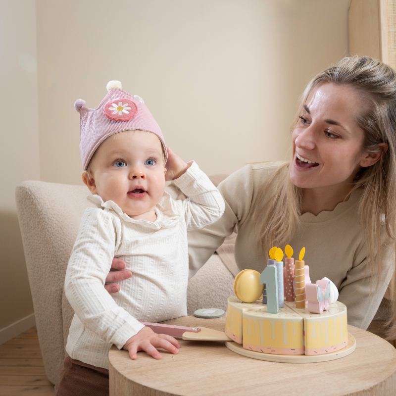 Baby, Mütze, Torte, Mutter und Kind, erster Geburtstag