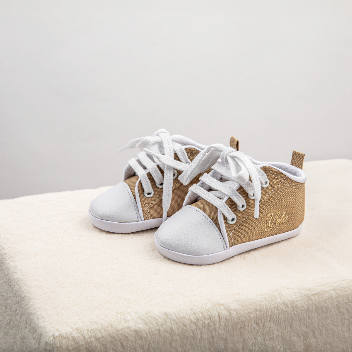Baby Schuhe, Braune Leinwand, Weiße Zehenschutz, Lackierte Sneaker, Weiche Sohle