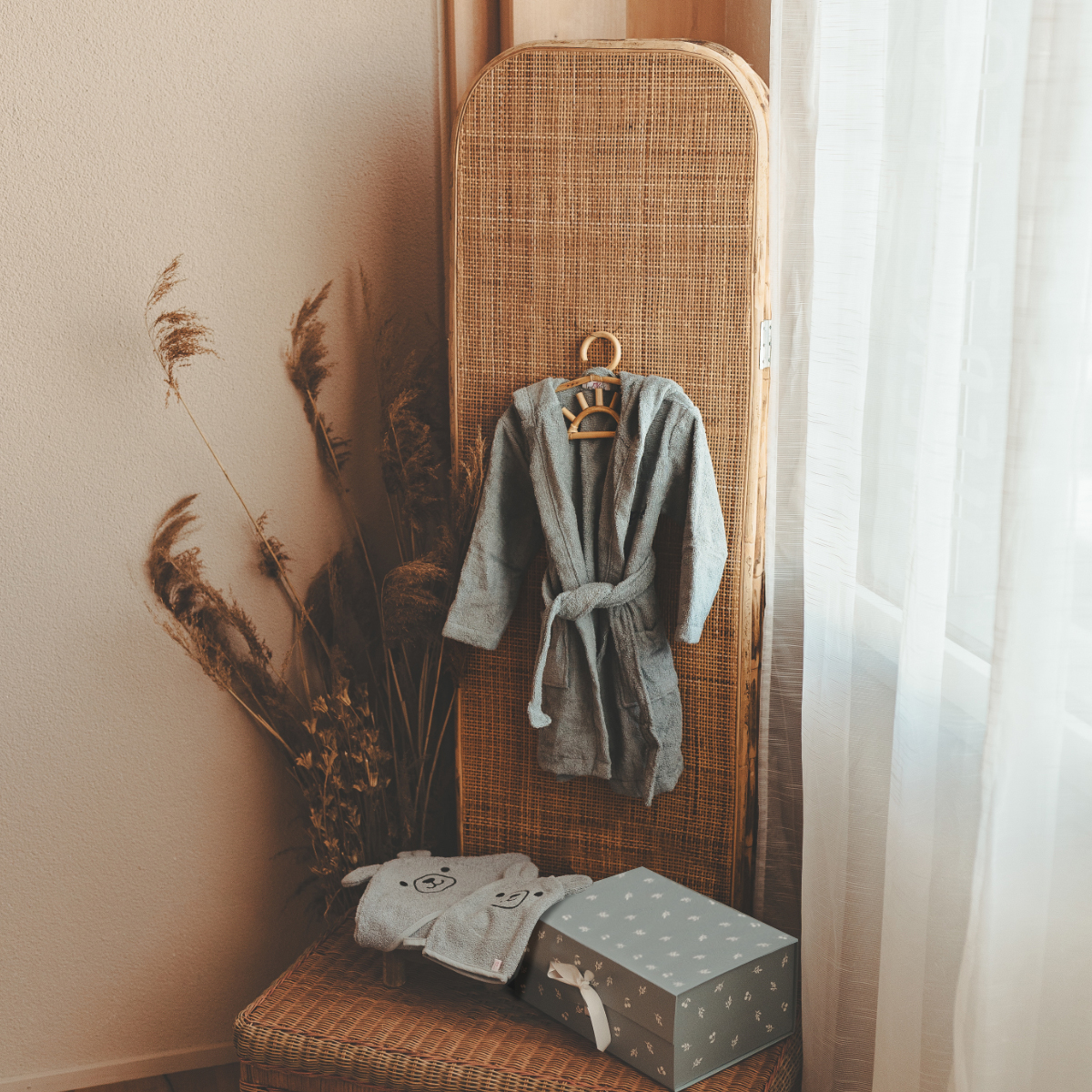 Kleidung, Robe, Garderobe, Bademantel, Box