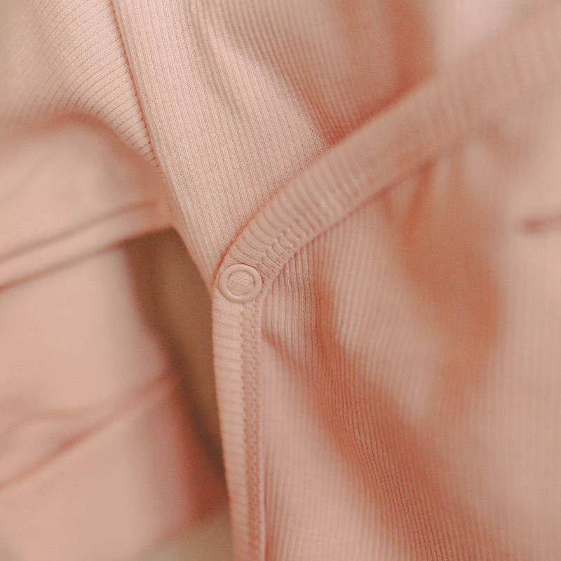 Kleidung, Pullover, Pfirsichfarbene Farbe, Knopfverschluss, Rippstrick