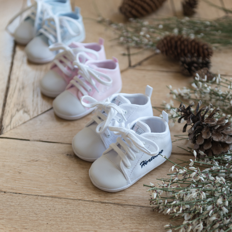 Baby Schuhe, Babyschuhe, weiße Schuhe, Schnürschuhe, Kleinstschuhe