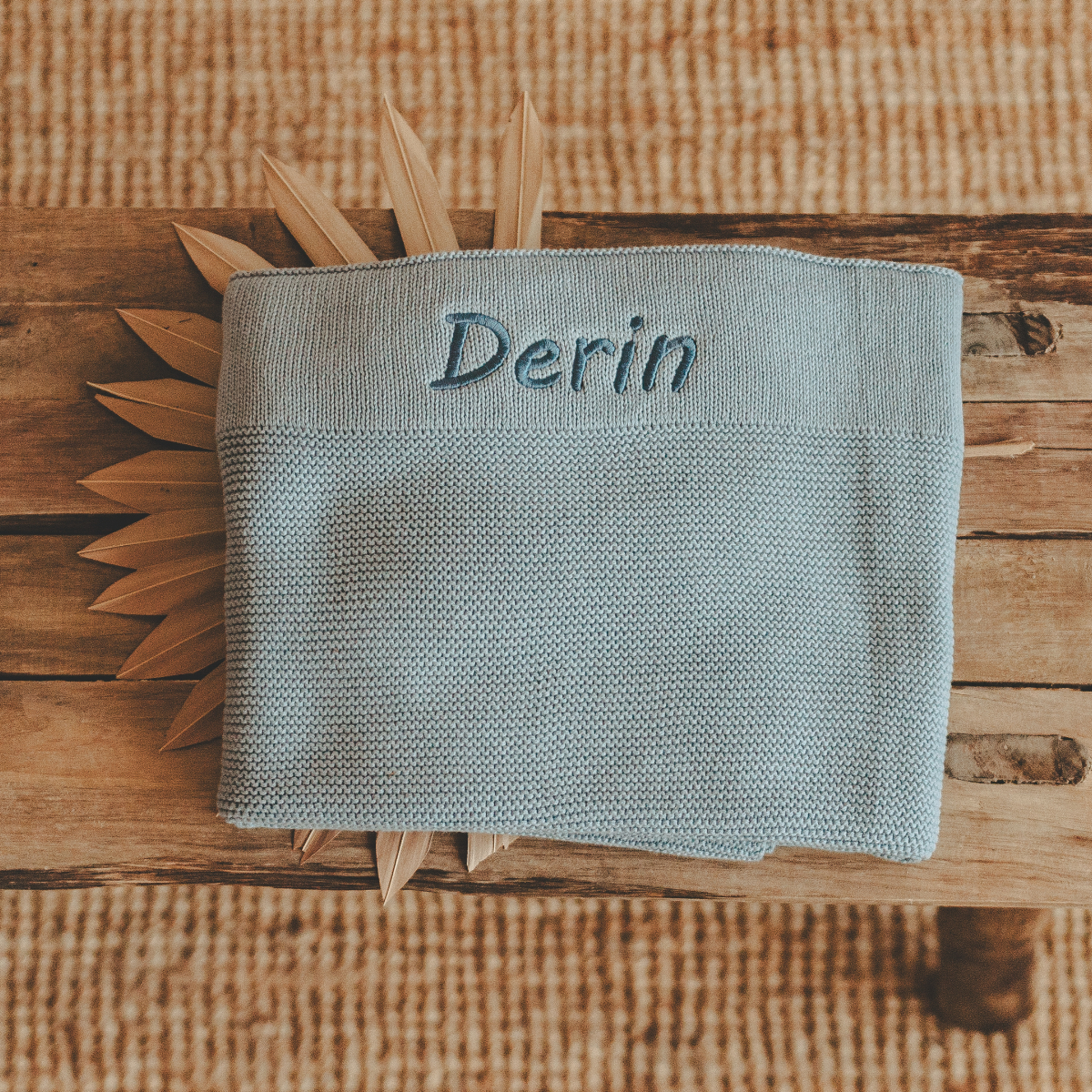 Korb, Taschentuch, Stofftuch, Nackenrolle?, derin