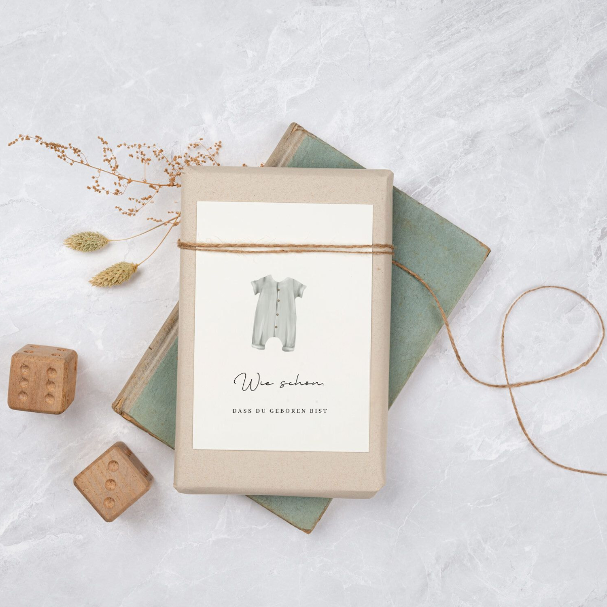 Geschenkverpackung, Kartonverpackung, Juteband, Kleine Verpackung, Babybodysuit