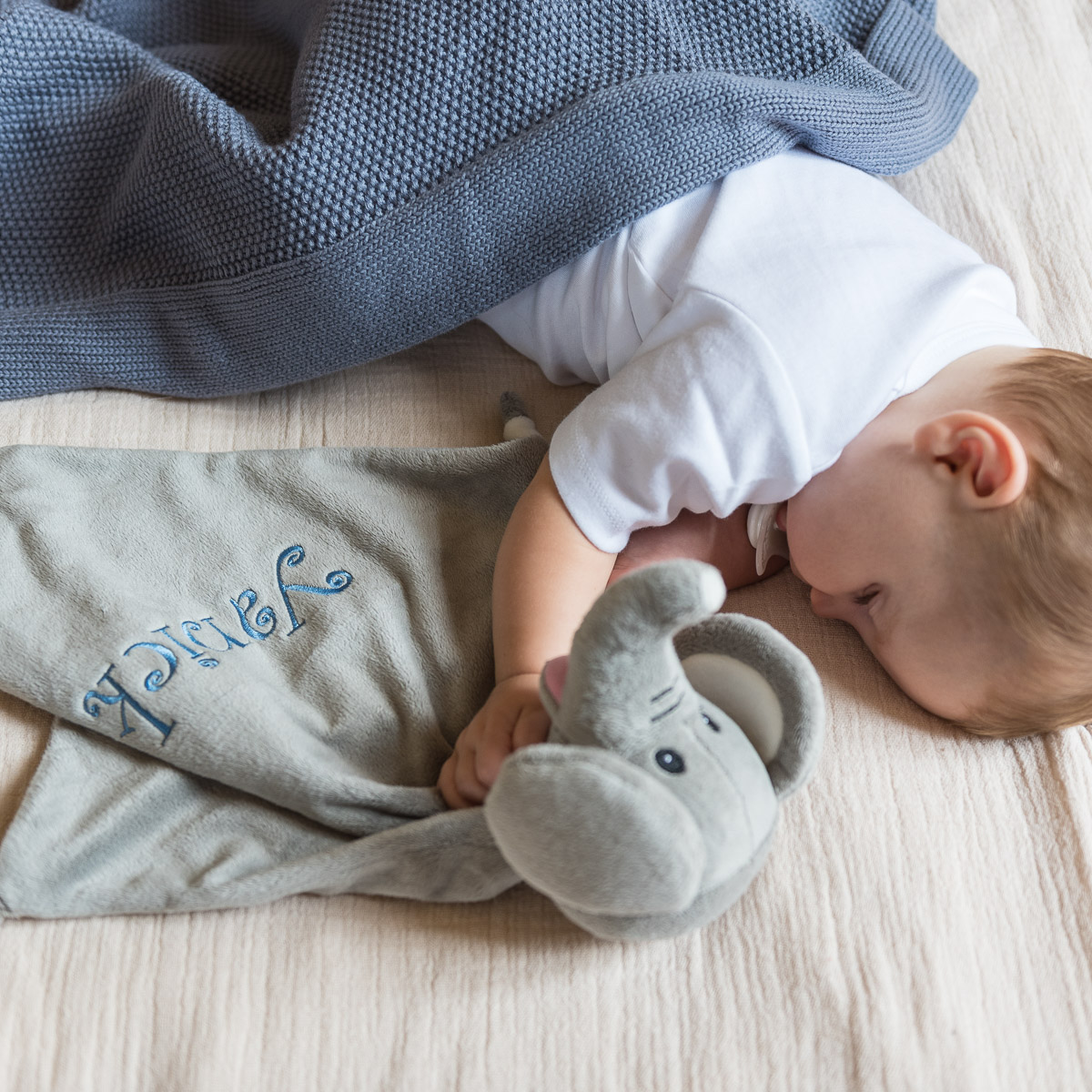 Baby, Babydecke, Gestrickte Decke, Grauer Plüschtier, Schlafhilfe