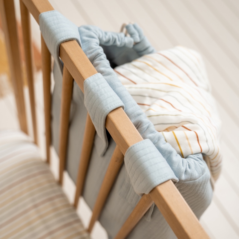 Baby Bett, Decke, Steppdecke, Holzlatten, Blau-Grau
