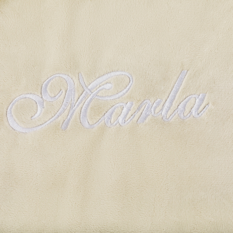 text embroidery, Manila, Schriftzug, Beige Stoff, Logo-Stickerei