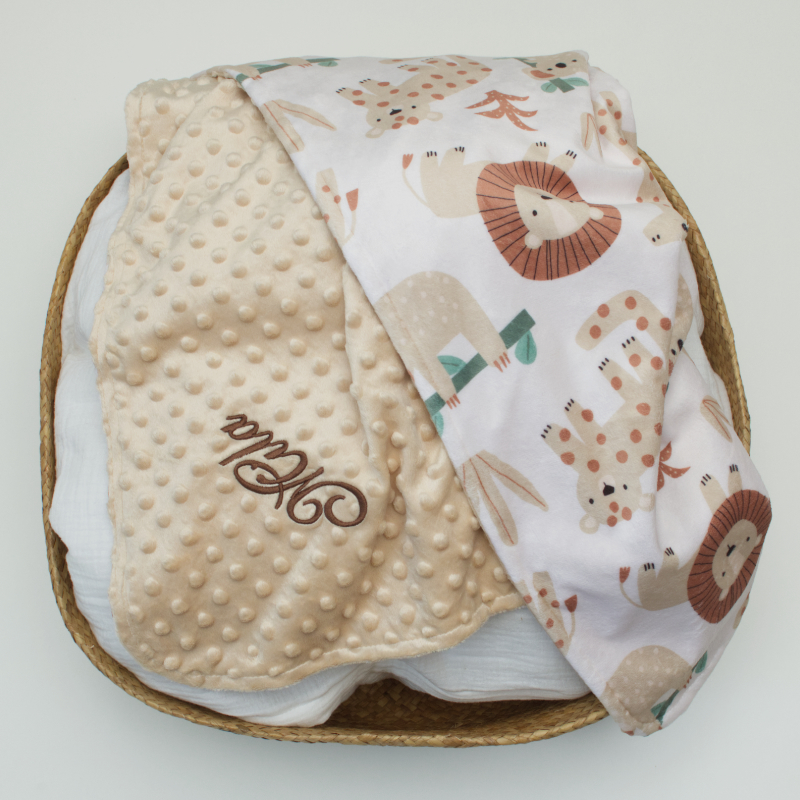 babydecke, minky-decke, Punktstruktur, gewebterkorb, Monogramm