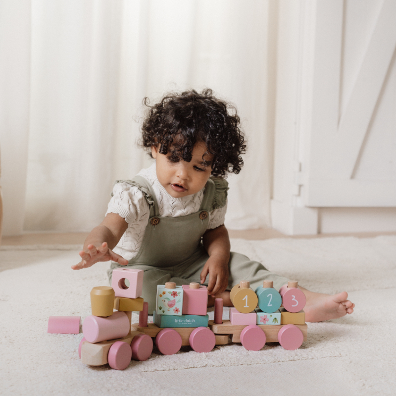 Spielzeug, Holzspielzeug, Bausteine, Puppe, Kinderzimmer