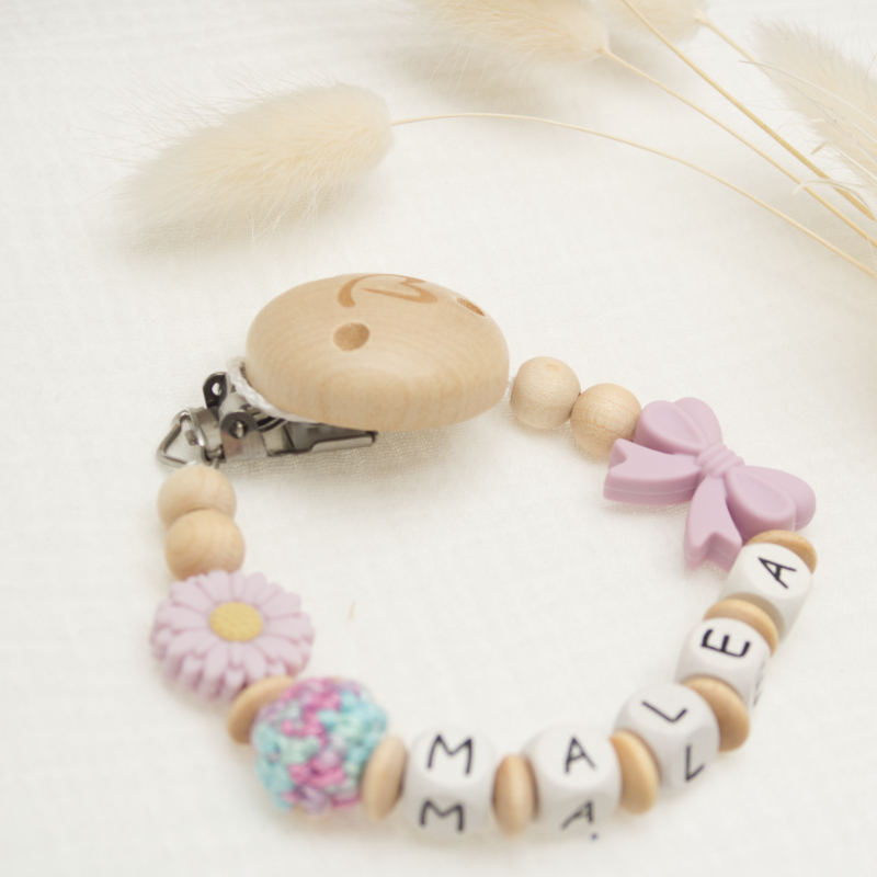 baby, pacifier clip, perlenkette, holz, rosa schleife