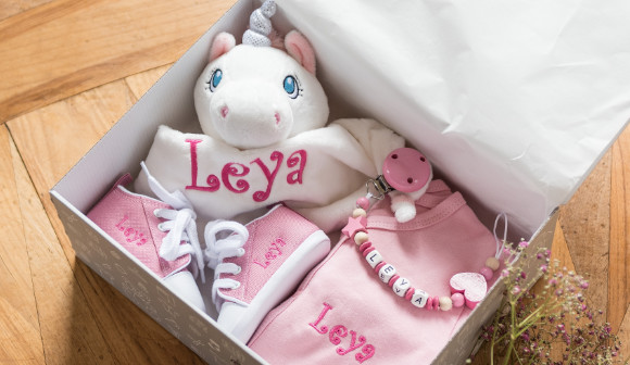 pink, hoodie, boots, unicorn, box