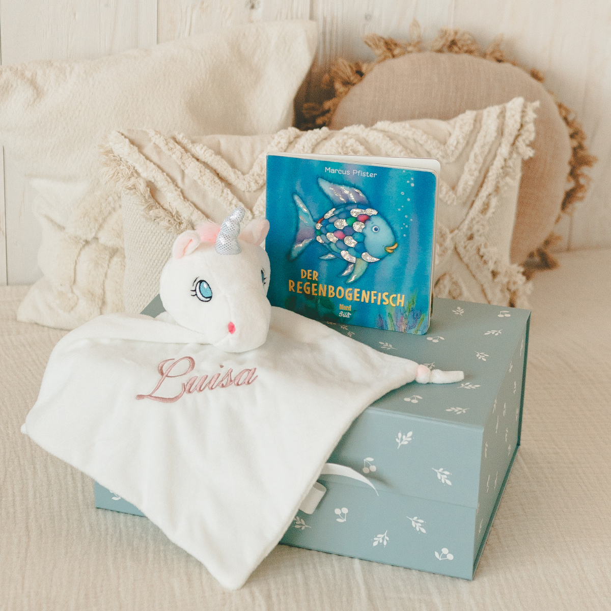 Plüschfigur, Einhorn, Schmusetuch, Bücherregal, Kinderbuch