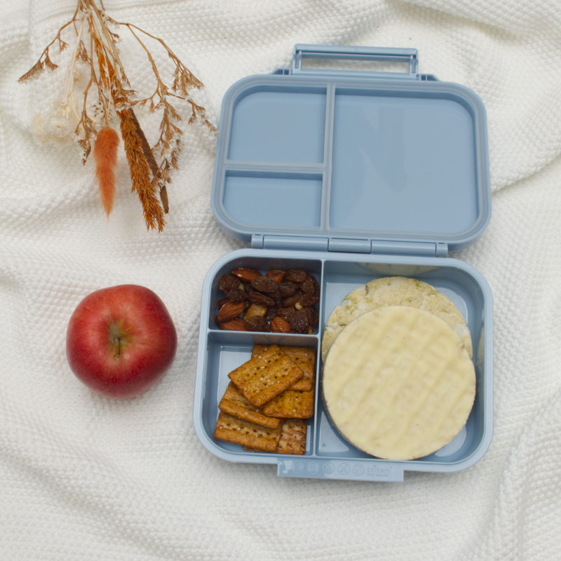 brotbox, mittagessen box, snack box, apfel, kekse, nussmischung