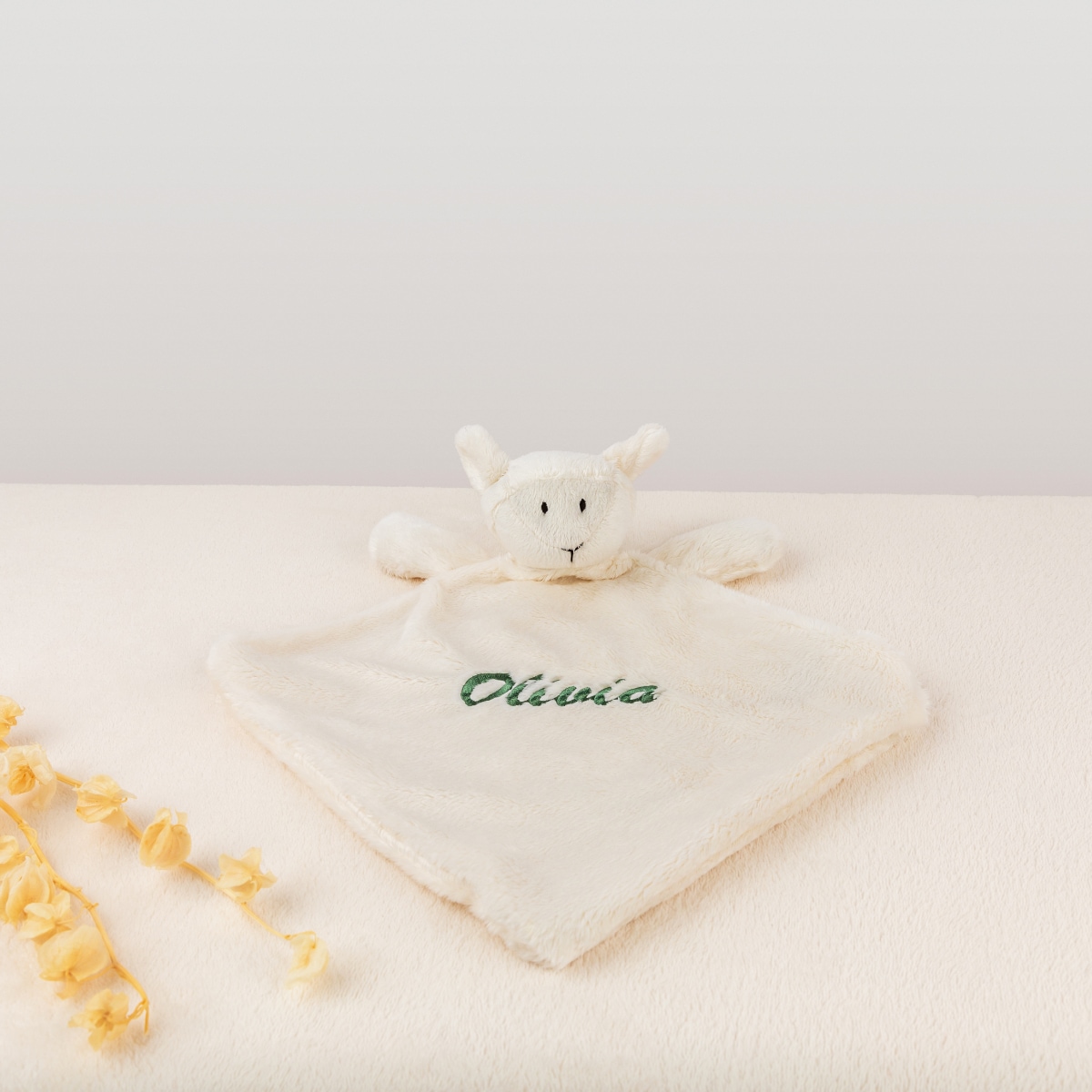 babydecke, weiches spielzeug, weiße decke, bestickter name, plushie