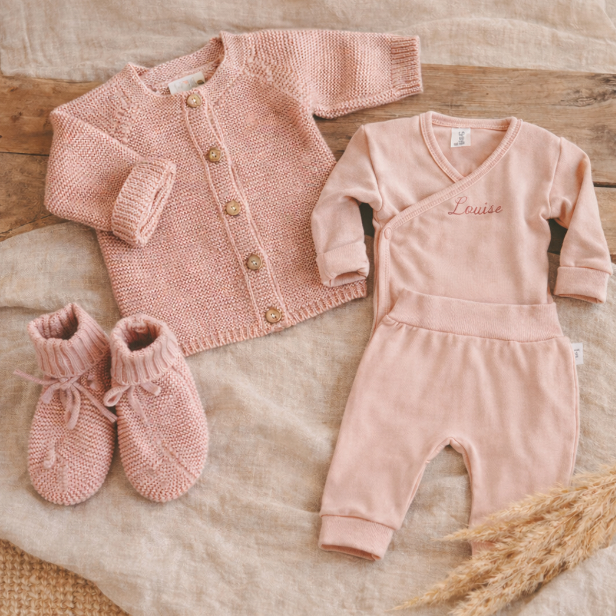 Baby cardigan, Knit cardigan, Rosa Outfit, Jumpsuit, Schühchen