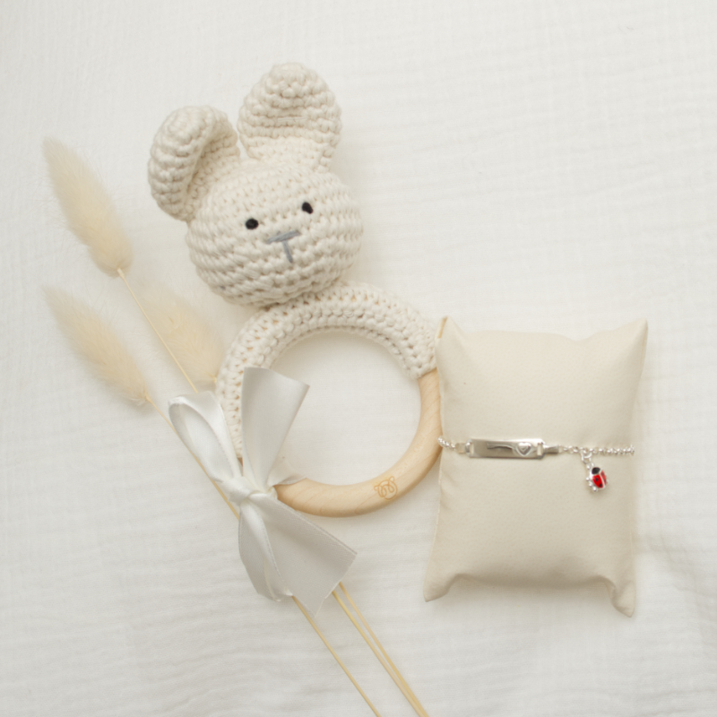 knuffel, rassel, hase, geburtstag, boykott