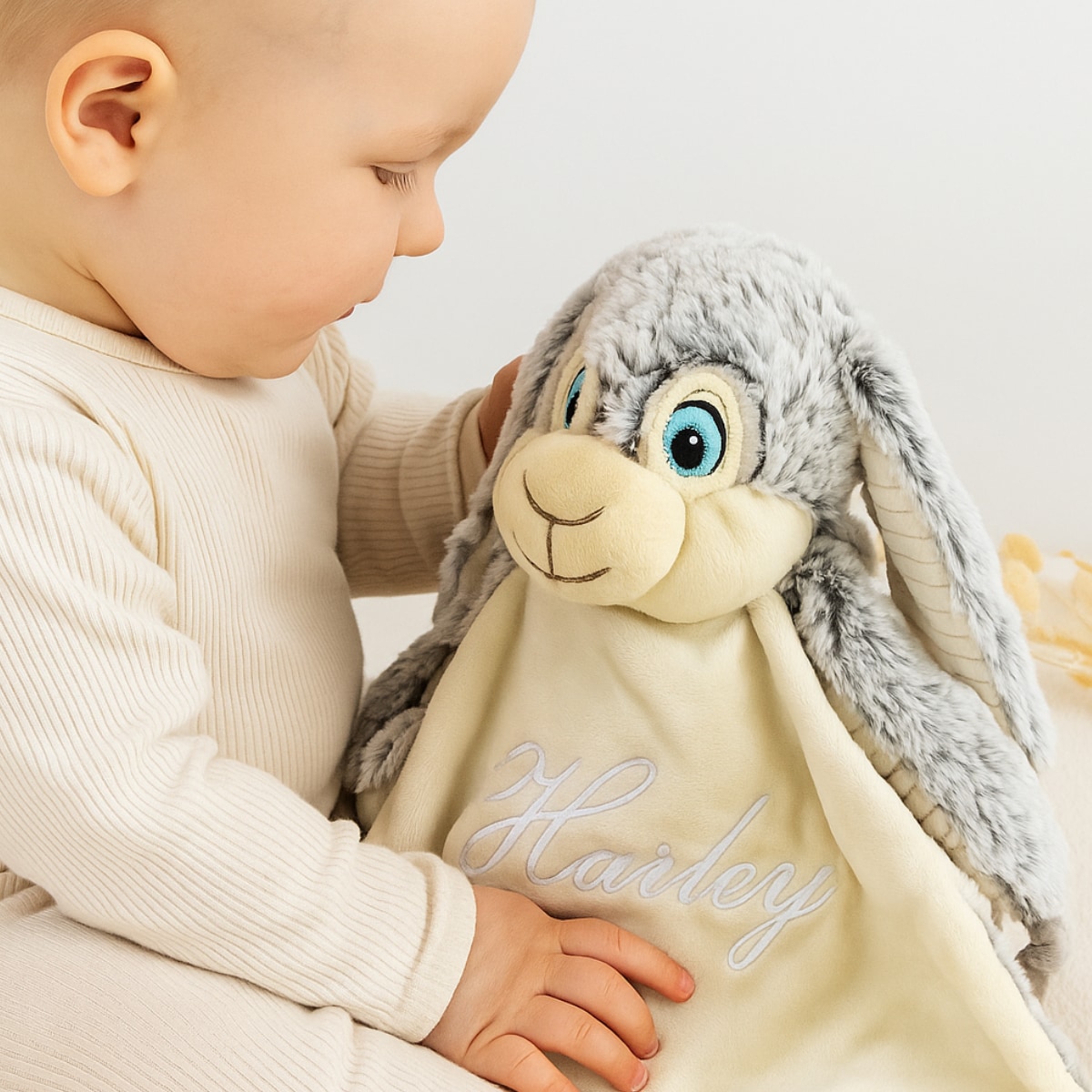 baby, Plüsch, Hase, Grau, Name auf Decke