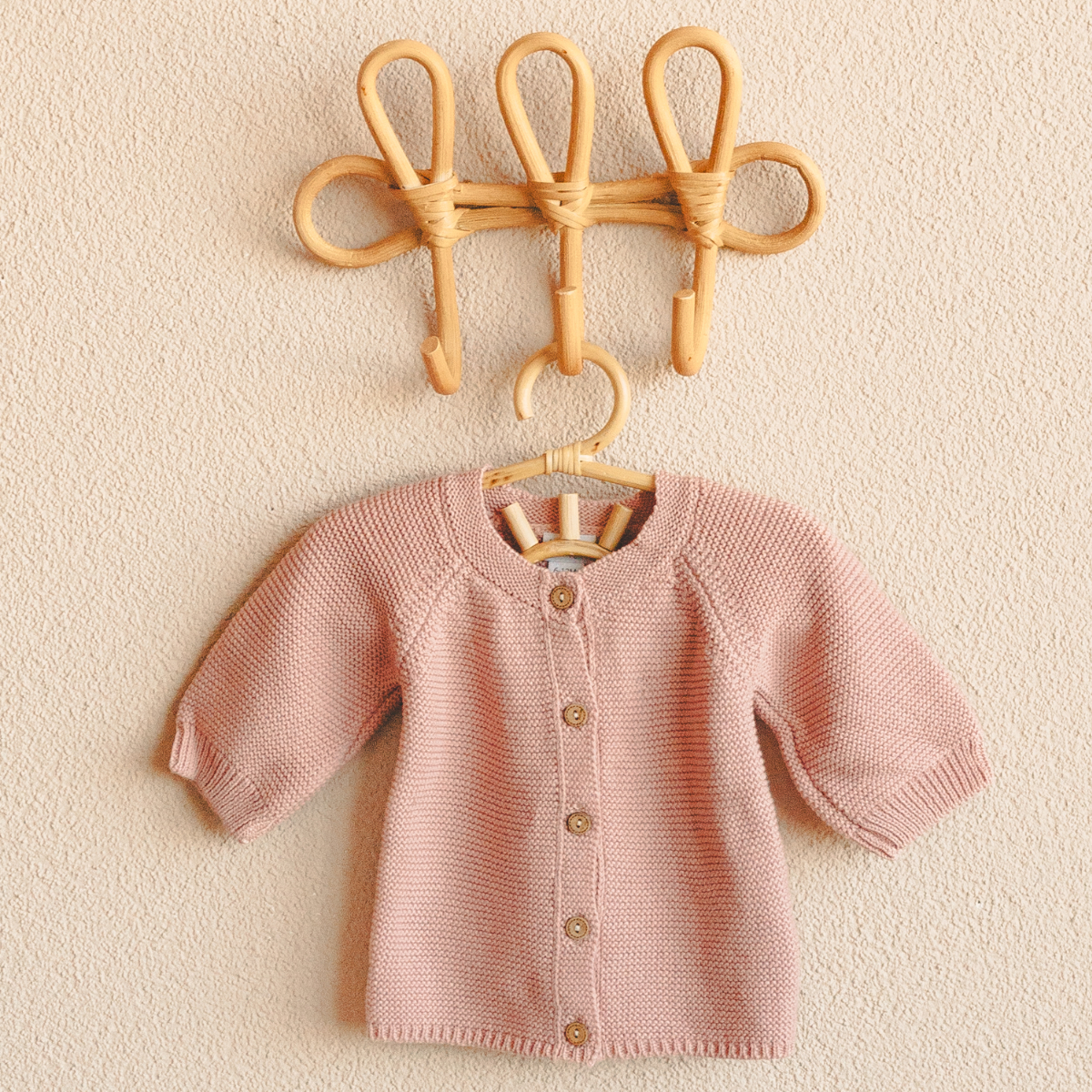 Kinderjacke, Strickjacke, Rosa, Knöpfe, Aufhängung