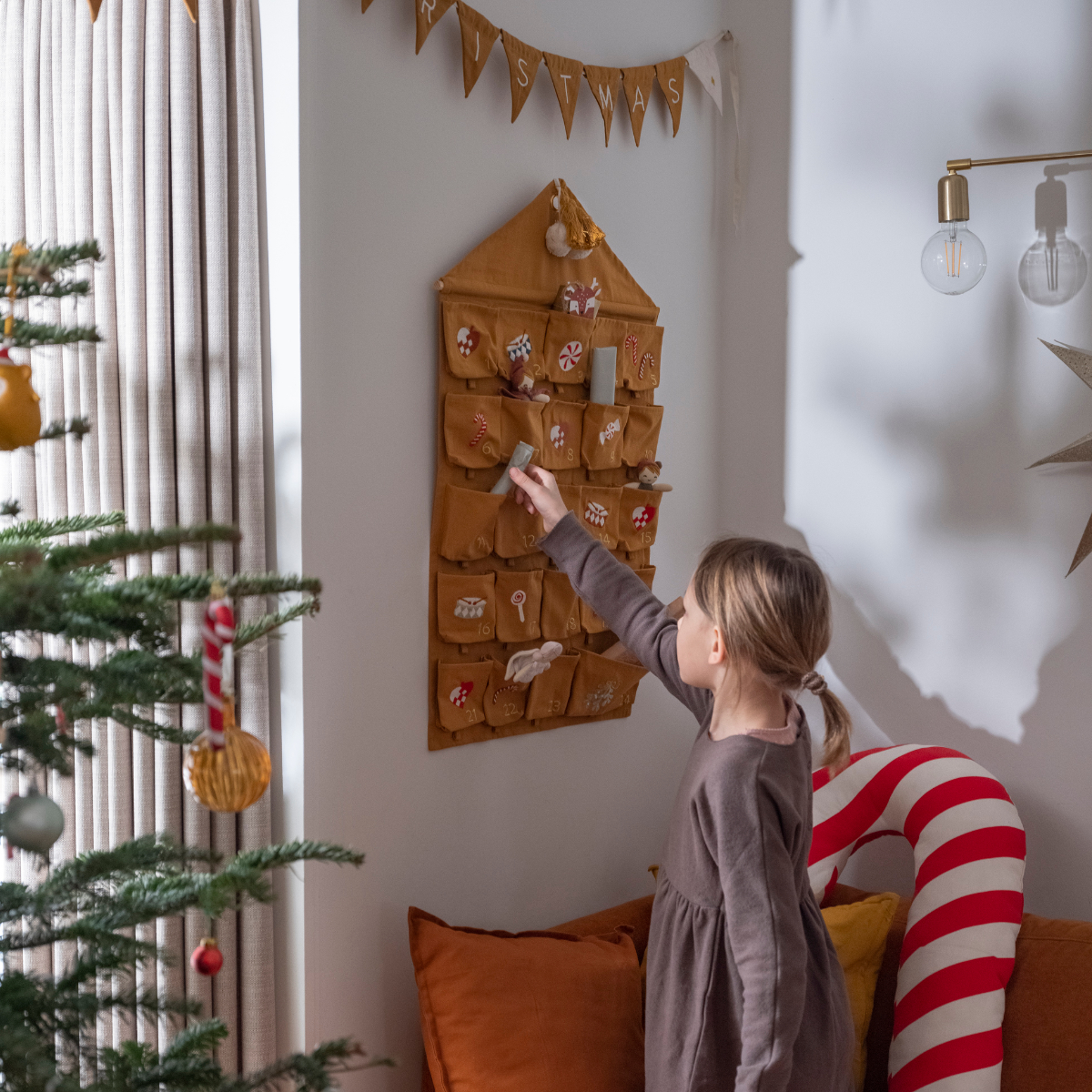 Adventskalender, Kleidung, Kinderzimmer, Weihnachtsdekoration, Adventskalender-Täfelchen
