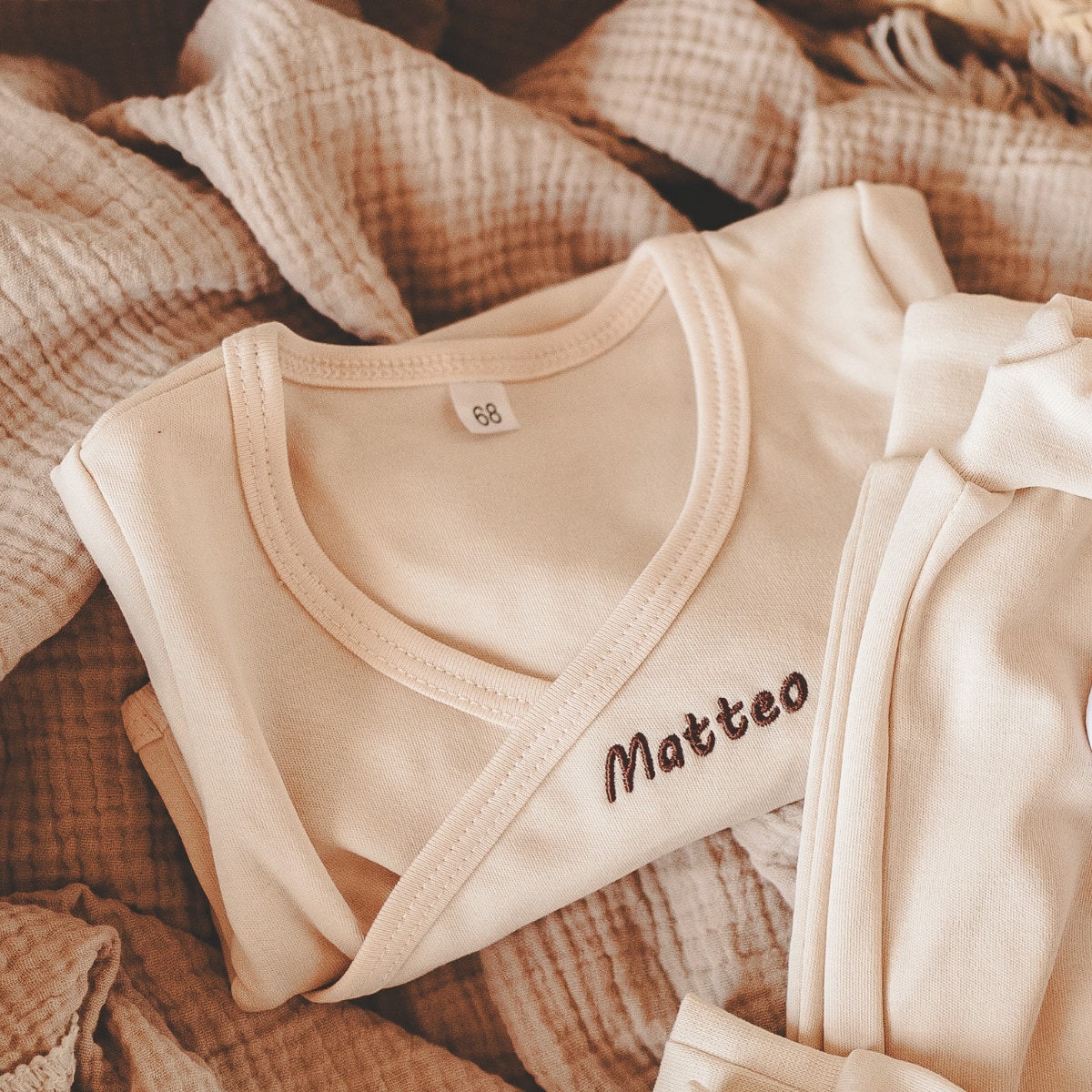 Babybekleidung, Bodysuit, neutrale Farbe, Stickerei, Größe 68