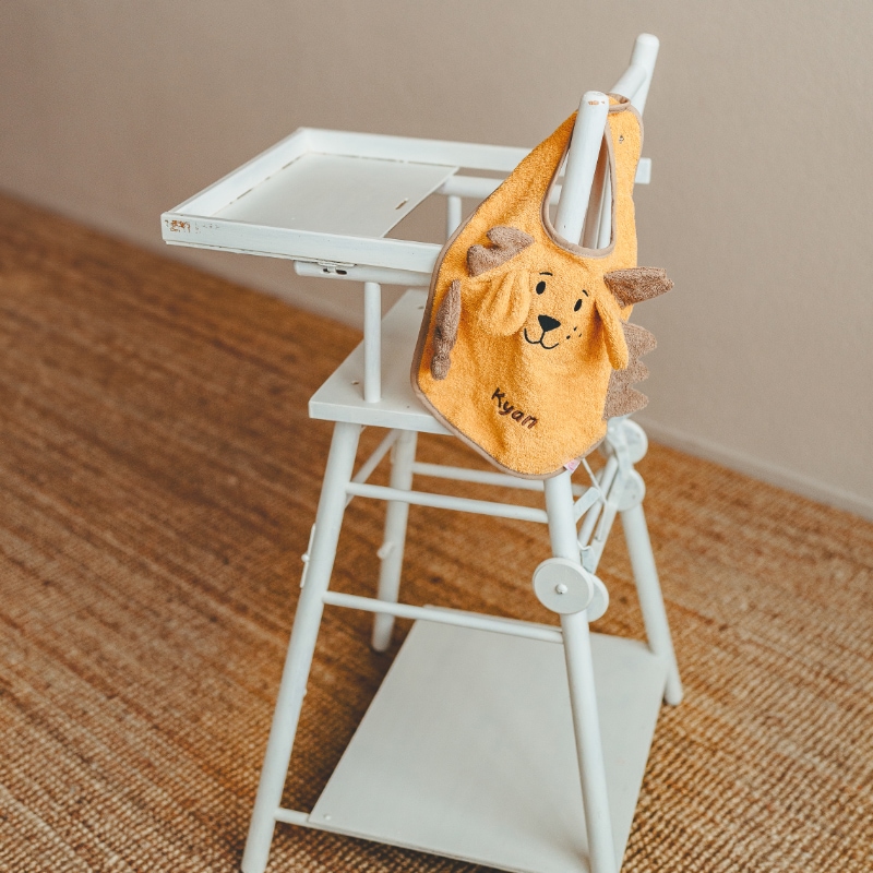 baby高 chair, hochstuhl, babytuch, orangene bib, kinder zubehör