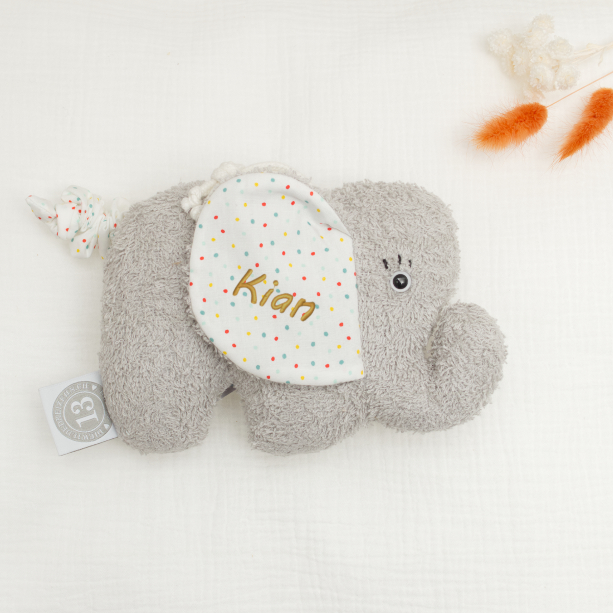 Elefant Plüschtier, Graues Plüschtier, weiches Spielzeug, bunte Punkte Muster, personalisierte Namensaufnäher