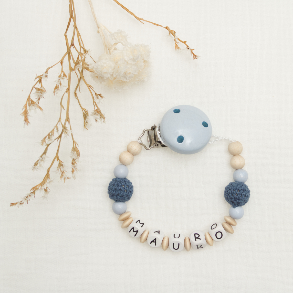 Baby Rattle, Perlenarmband, Holzperlen, gehäkelte Bälle, Namensanhänger