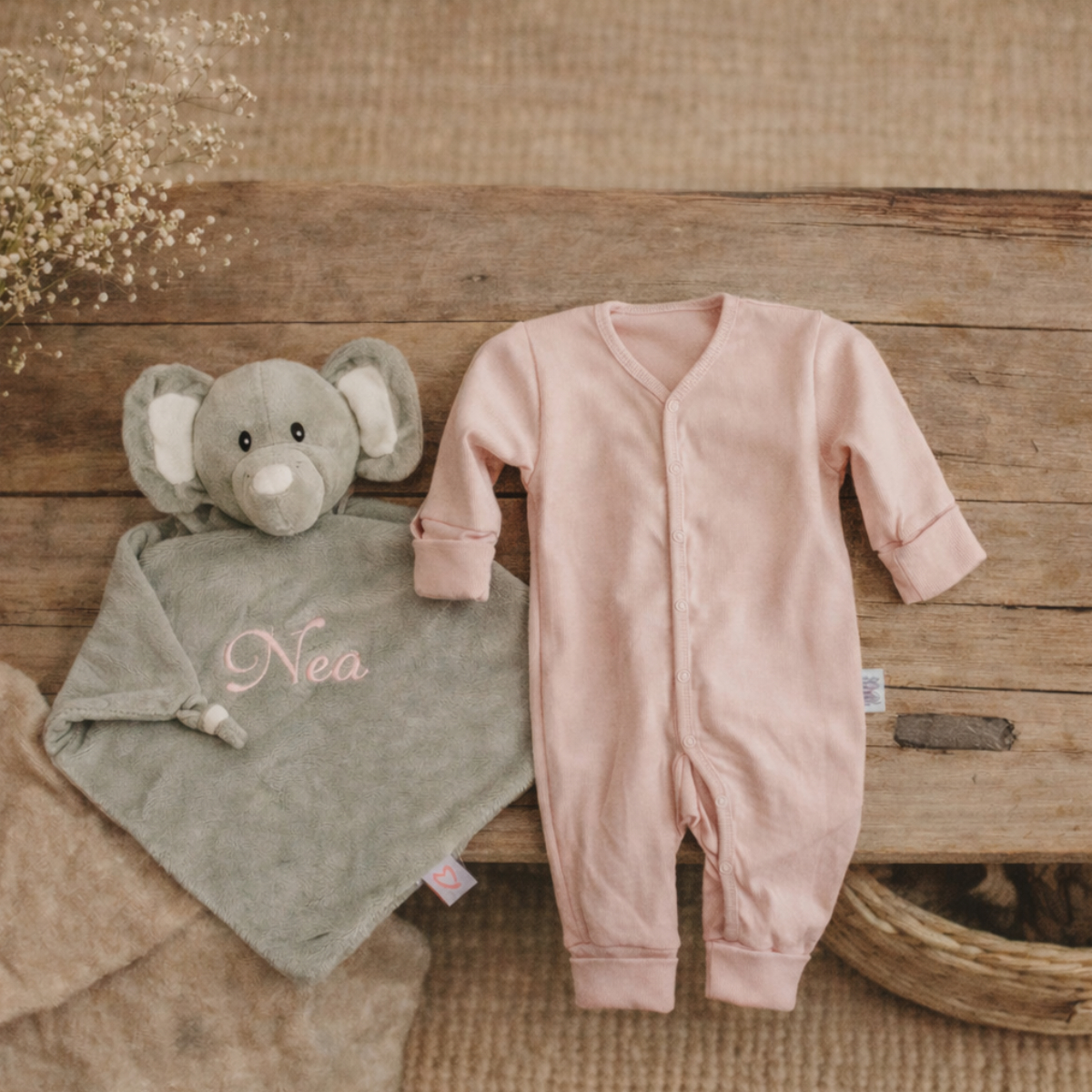 Baby-Overall, Plüschmütze?