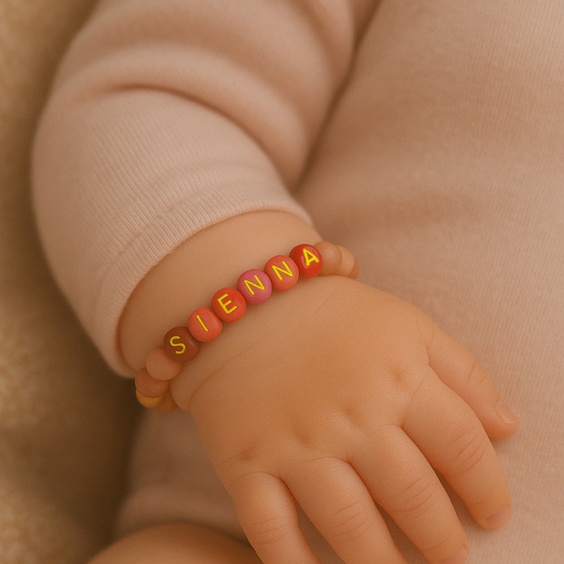 Baby-Armband, Perlenarmband, Namensarmband, Hände, Weiches Rosa