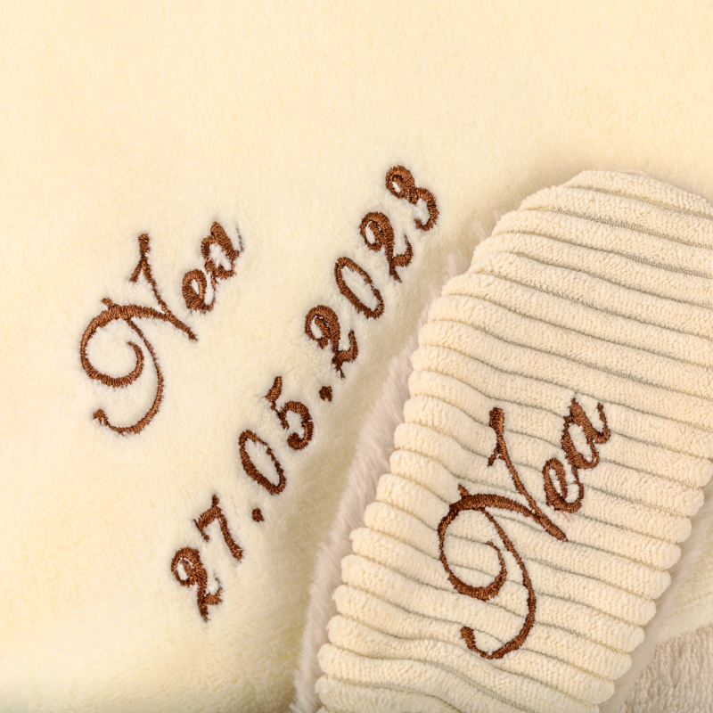 Fleece, Namenszug, Datum, 2023, Creme