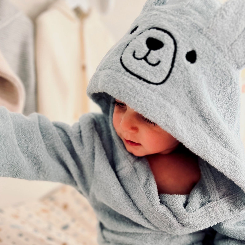 Babyrobe, Kapuzentuch, Grau, Bärenmotif, Weiches Gewebe
