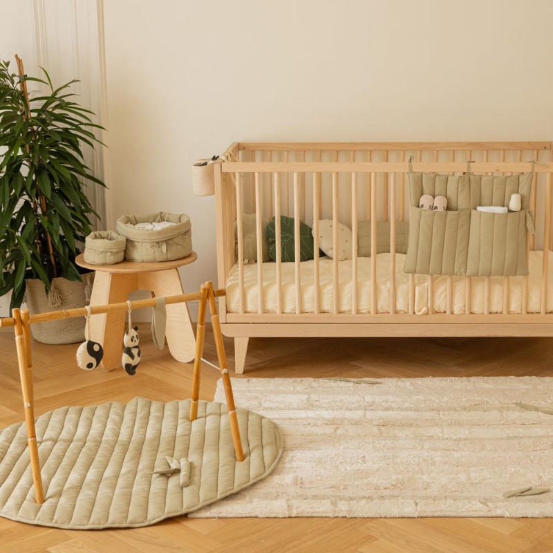 Baby crib, Wooden crib, Neutrales Grün, Baby bedding, Spielmatte