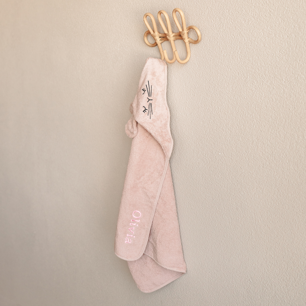 towel, pink, facetuch, folded towel, stickerei