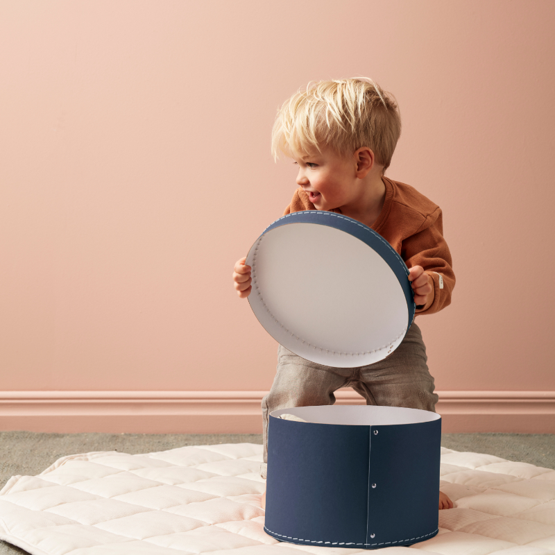Kinder, Spielzeug, Kassette, Puppe?, Heller Haarschnitt