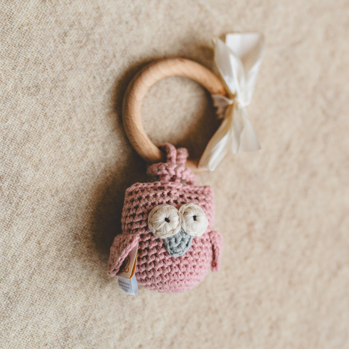Washer, rosa Eule, Strickspielzeug, Holzringe, handgefertigt