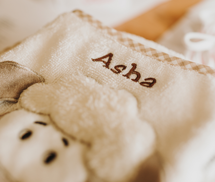 Asheba, Softspielzeug, Plüsch, Creme, Aufgenähter Name