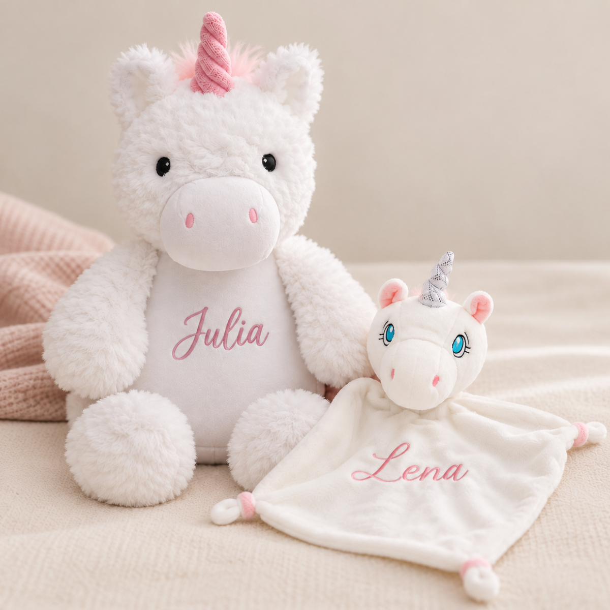 Plüschfigur, Einhorn, Weiß, Name auf Brust, Kuscheltier