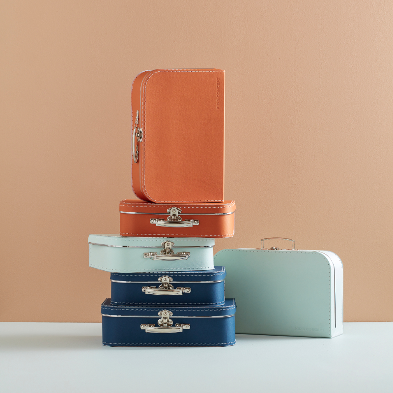 Kids on sale cardboard suitcase