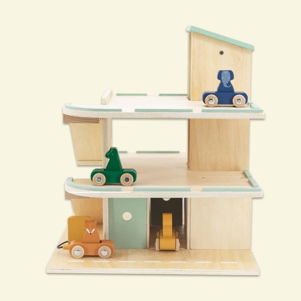 Wooden Garage, Trixie