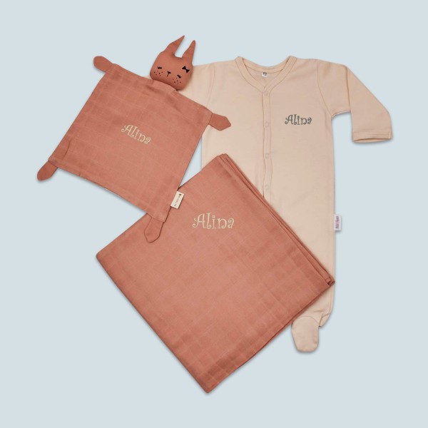 Wickeltuch & Schmusetuch organic altrosa und Pyjama cremeweiss, 1